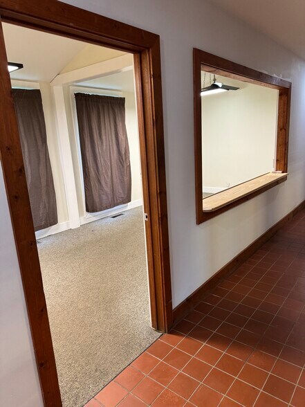 More Photos Of 111 Aiken St, Hope Light Distribution For Lease