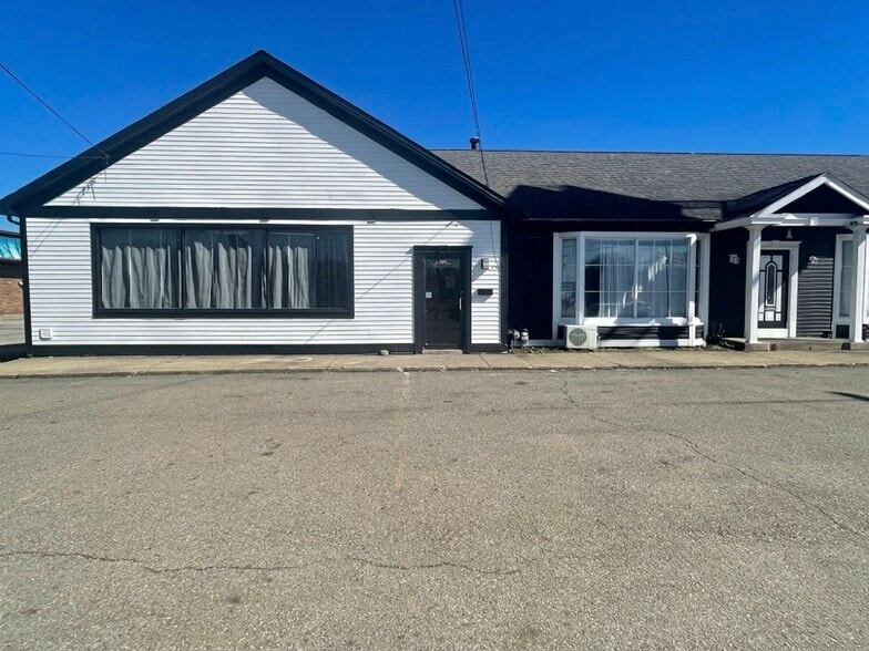 Primary Photo Of 3017-3019 Belmont Ave, Youngstown Office For Sale