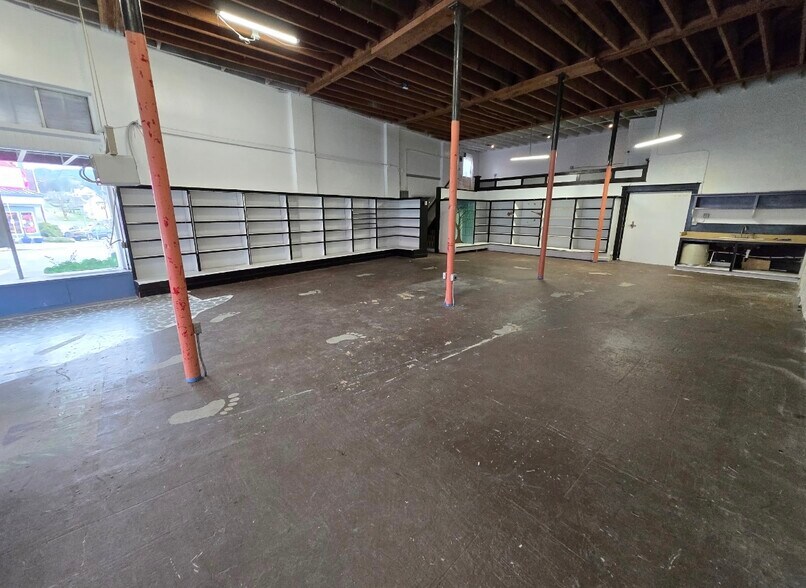 Primary Photo Of 57 N Adams St, Coquille Apartments For Lease
