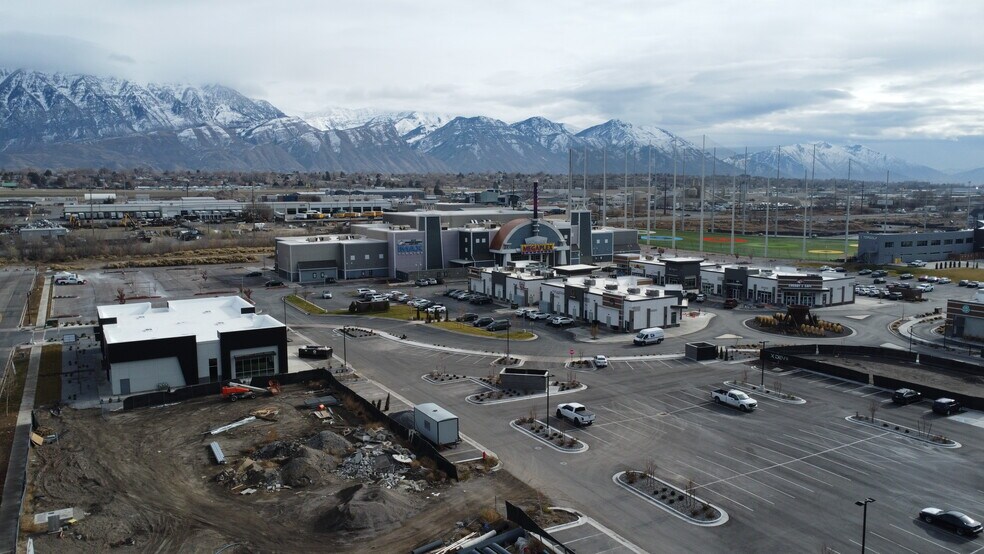 More Photos Of 634 N Mill Road, Vineyard Storefront Retail Office For Lease