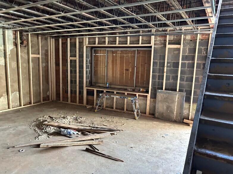 More Photos Of 1558 Washington St E, Charleston Light Manufacturing For Lease