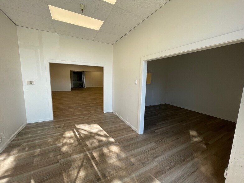 More Photos Of 1063-1071 Hensley St, Richmond Distribution For Lease