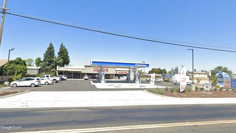 More Photos Of 2226 Jackson Ave, Escalon Supermarket For Sale