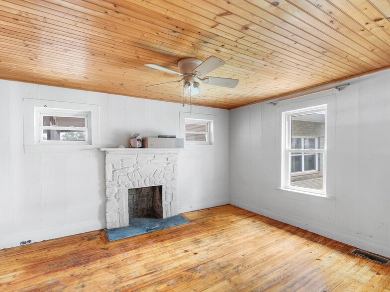 More Photos Of 505 E Main St, Burnsville Apartments For Sale