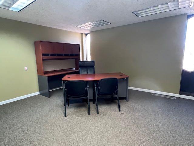 More Photos Of 6502 Caprock Dr, Lubbock Office For Sale
