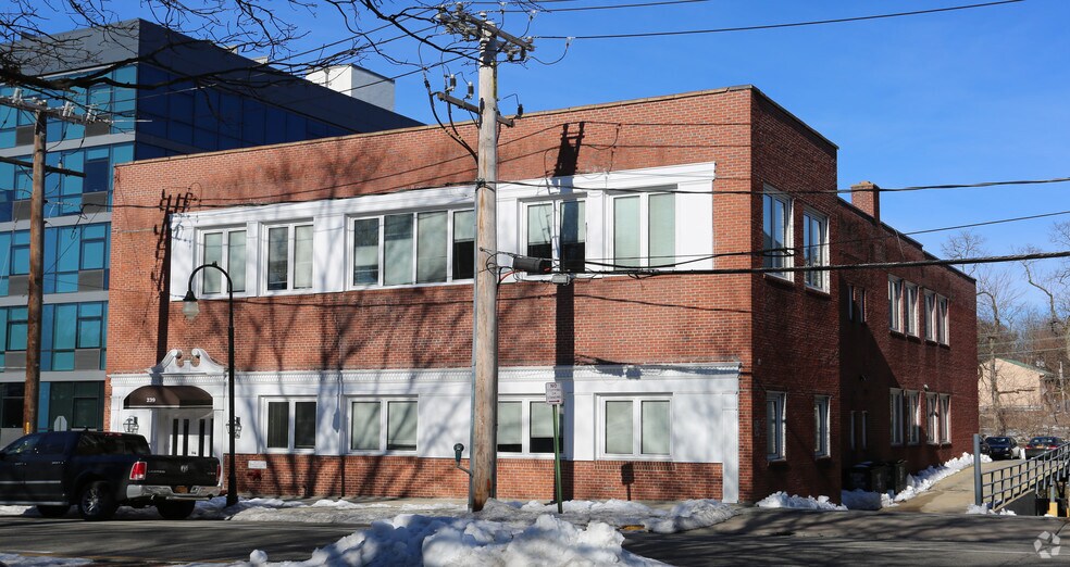 Primary Photo Of 239 Great Neck Rd, Great Neck Office For Sale