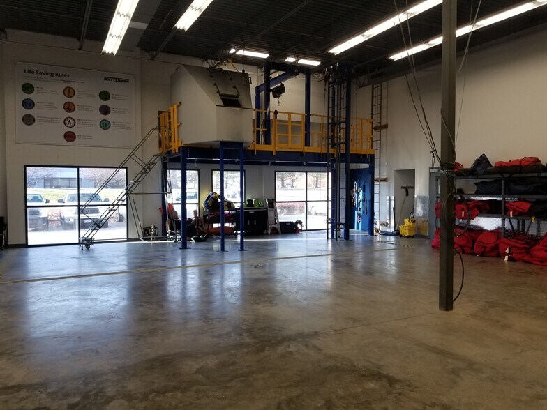 More Photos Of 12812 Boenker Ln, Bridgeton Warehouse For Sale