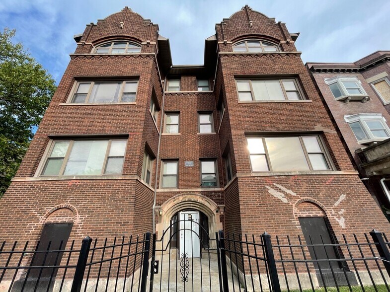 More Photos Of , Chicago Multifamily For Sale