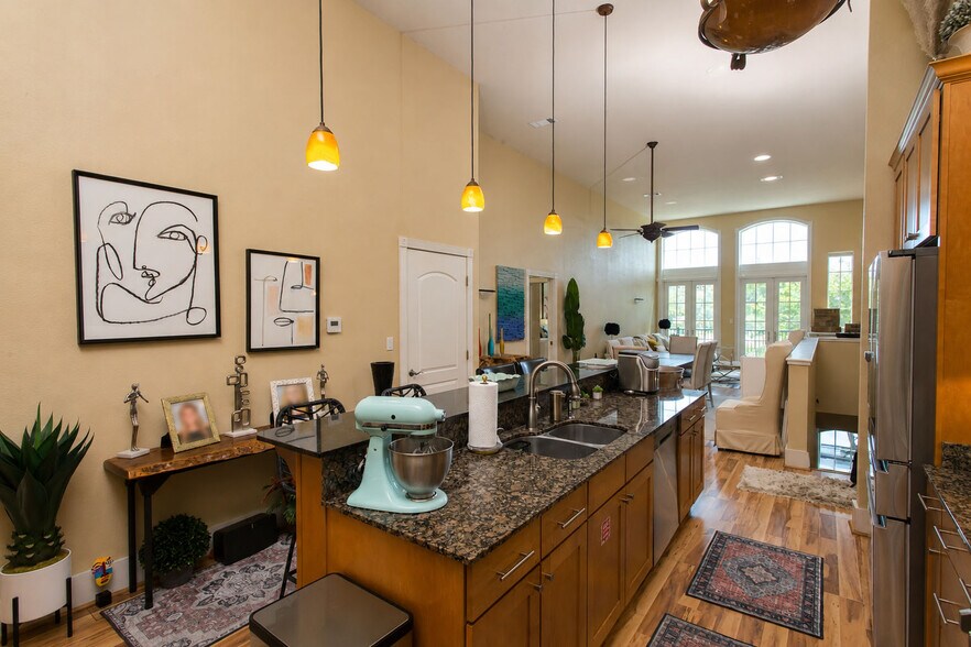 More Photos Of 45 S 9th Ave, Pensacola Office Residential For Sale