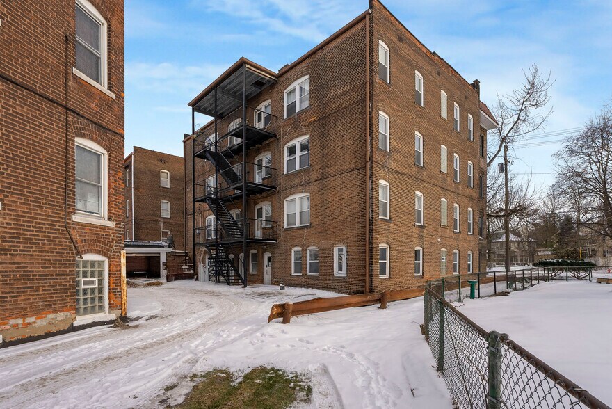 More Photos Of 2617 Euclid Heights Blvd, Cleveland Heights Apartments For Sale