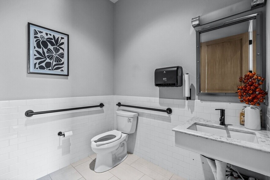 More Photos Of 161 Summit Ave, Southlake Office Residential For Lease