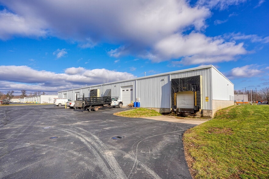 More Photos Of 735 Cross Pointe Rd, Gahanna Research And Development For Lease