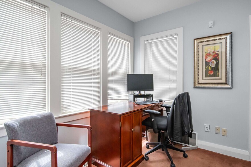 More Photos Of 264 King St E, Kingston Office For Sale