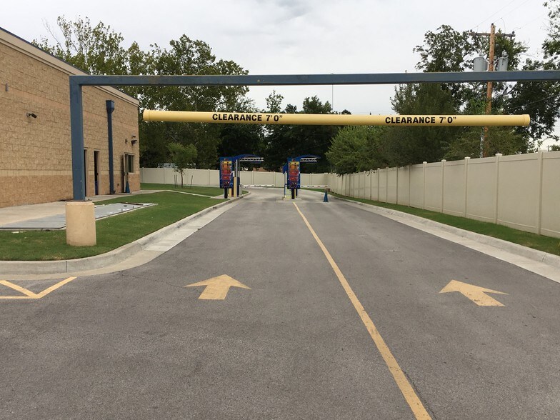 More Photos Of 219 N Mission Dr, Sapulpa Carwash For Sale