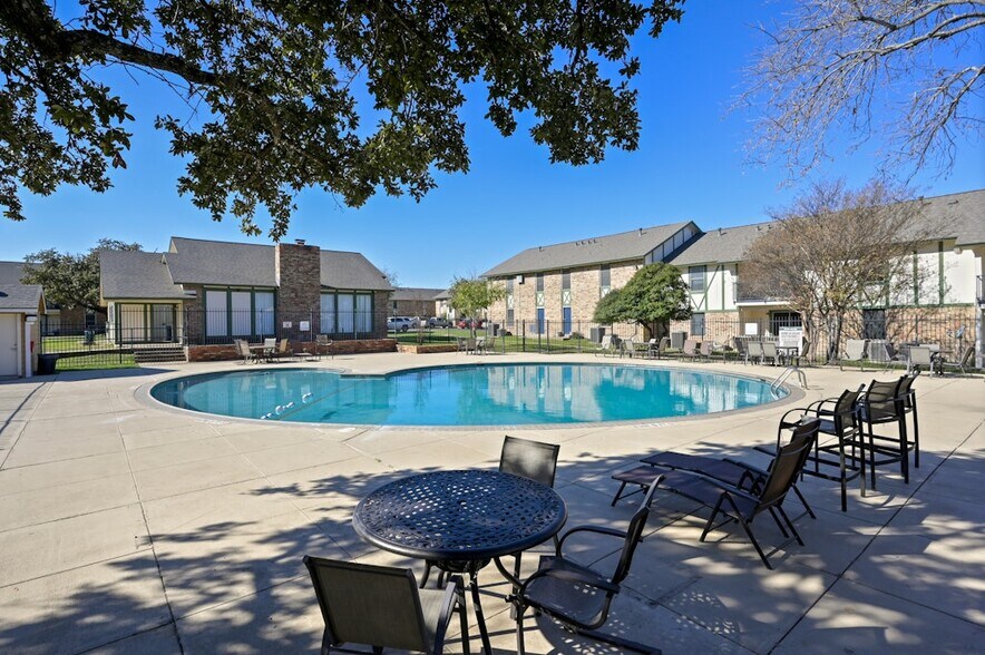 More Photos Of 1101 Rutland Dr, Austin Apartments For Sale