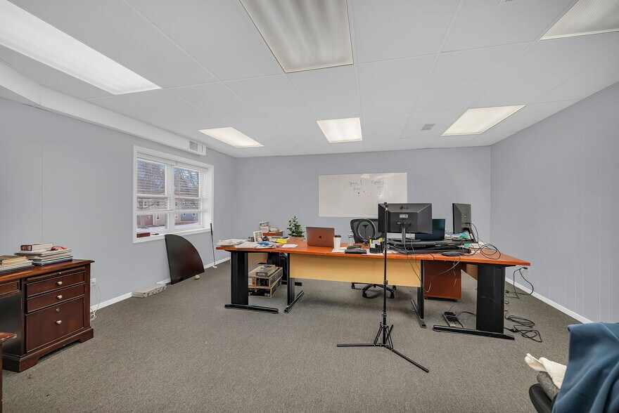 More Photos Of 3S340 Rockwell St, Warrenville Manufacturing For Lease