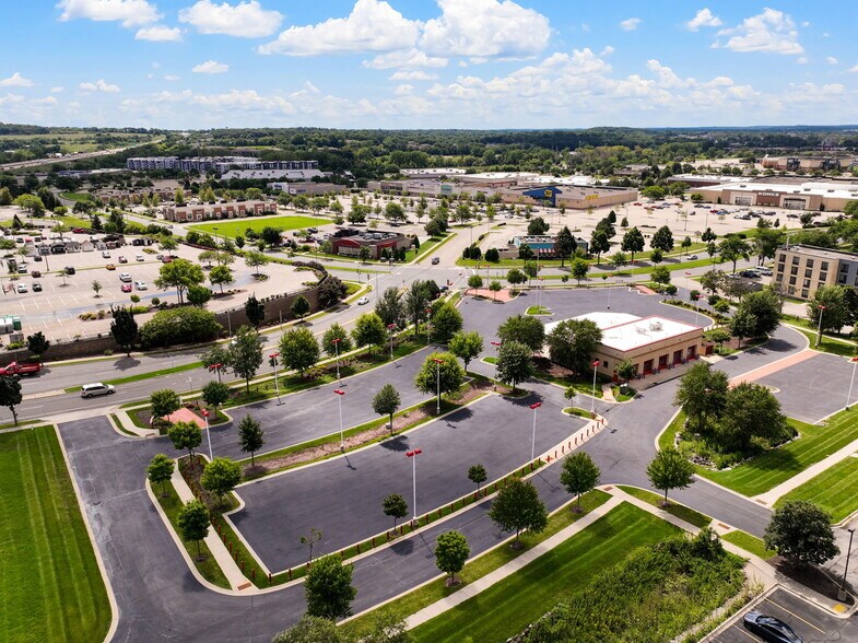 More Photos Of 2501 East Springs Dr, Madison Auto Dealership For Lease