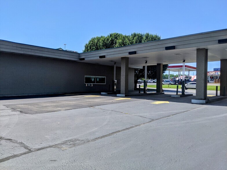 More Photos Of 1919 Fitz Ln, Nixa Drugstore For Lease