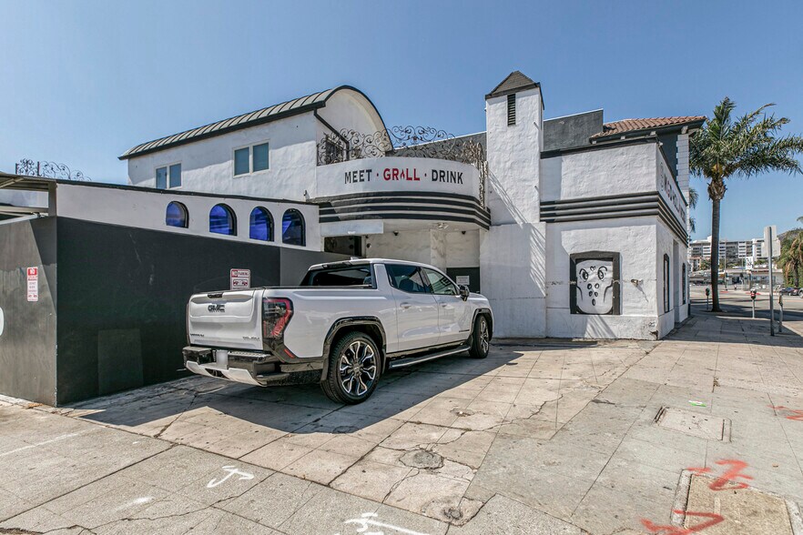 More Photos Of 6340 Yucca St, Los Angeles Restaurant For Lease