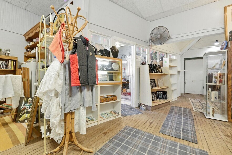 More Photos Of 9934-9936 Main St, Hebron Storefront Retail Residential For Sale