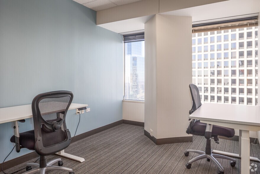 More Photos Of 200 S Wacker Dr, Chicago Coworking Space