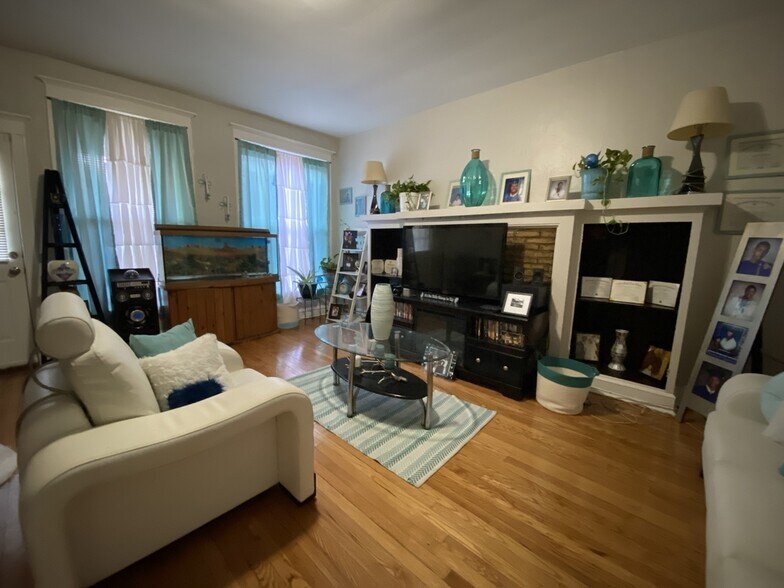More Photos Of 5847-5849 S Michigan Ave, Chicago Apartments For Sale