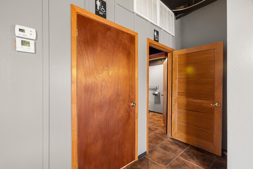 More Photos Of 5006 Morris St, Moss Point Restaurant For Sale