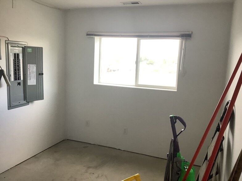 More Photos Of 1006 W Bruneau Ave, Kennewick Warehouse For Lease