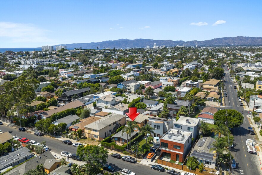 More Photos Of 659 Vernon Ave, Venice Apartments For Sale