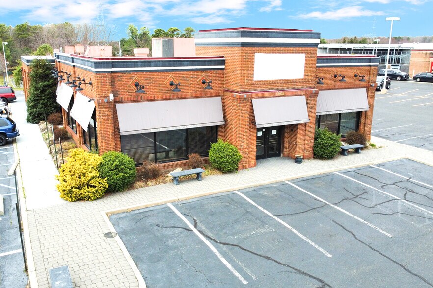 More Photos Of 1352 US Highway 9, Old Bridge Restaurant For Lease