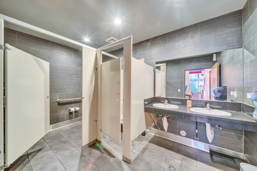 More Photos Of 14520 Newport Ave, Tustin General Retail For Lease