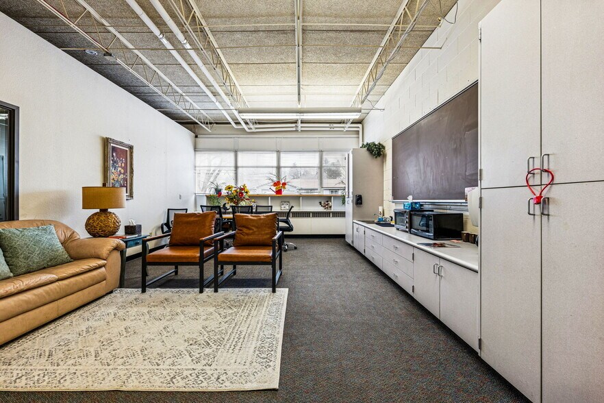 More Photos Of 658 S East St, Bayfield Flex For Sale