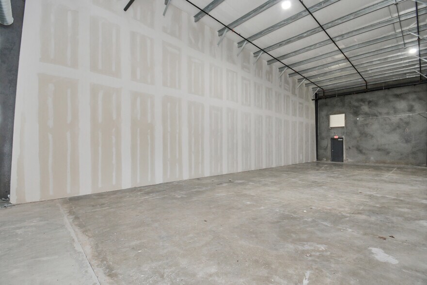 More Photos Of 12425 W Airport Blvd, Sugar Land Light Distribution For Sale