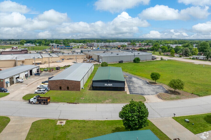 More Photos Of 15017 S Grant St, Bixby Warehouse For Lease