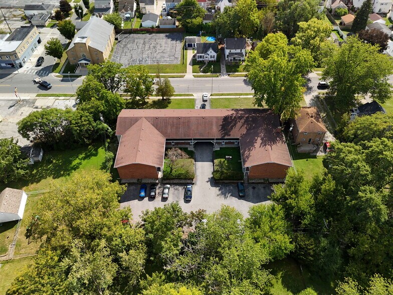 Primary Photo Of 2144 W Sylvania Ave, Toledo Apartments For Sale