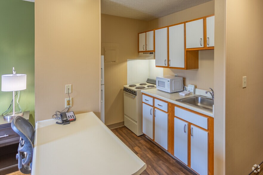 More Photos Of 9801 Bunsen Way, Louisville Hotel For Sale