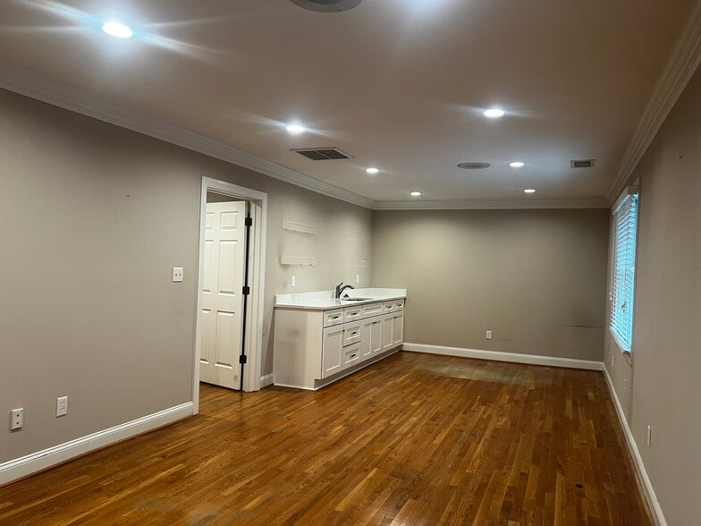 More Photos Of 5604 Starkey Rd, Roanoke Medical For Sale