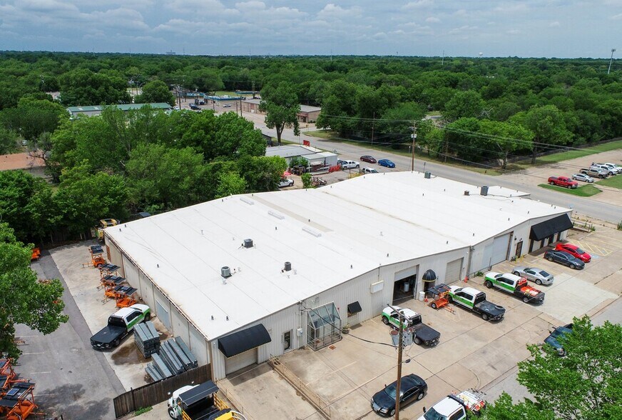 More Photos Of 2333-2337 Delante St, Haltom City Warehouse For Sale