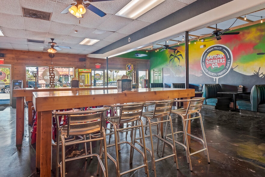 More Photos Of 312-318 Seabreeze Blvd, Daytona Beach Storefront For Sale