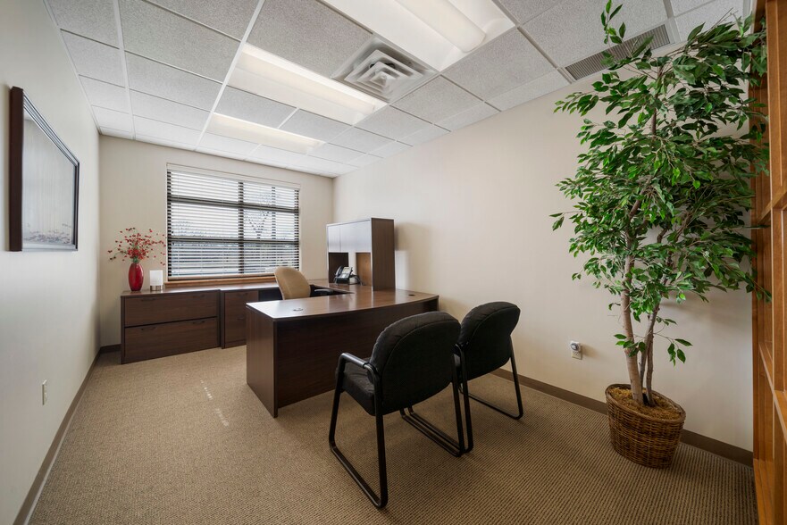 More Photos Of 7447 Riverside Pky, Tulsa Bank For Lease