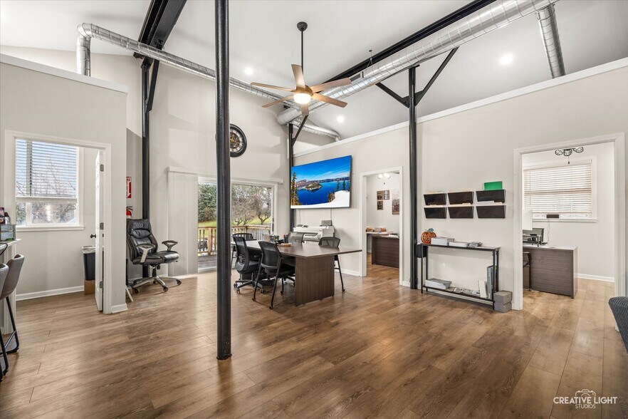 More Photos Of 3711 W Algonquin Rd, Algonquin Flex For Sale