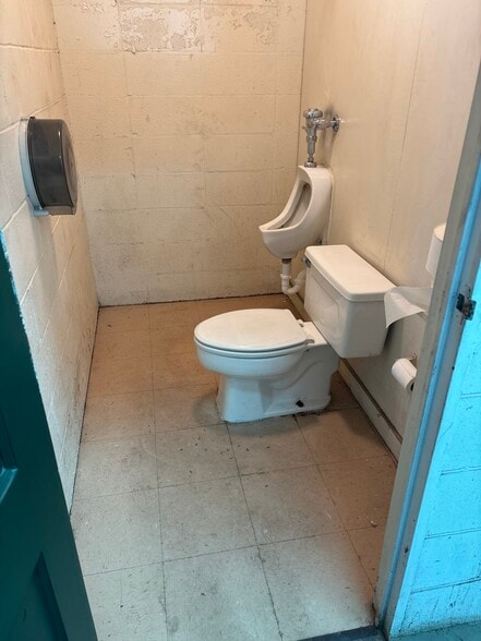 More Photos Of 2032 Sylvester Dr, Moultrie Unknown For Lease