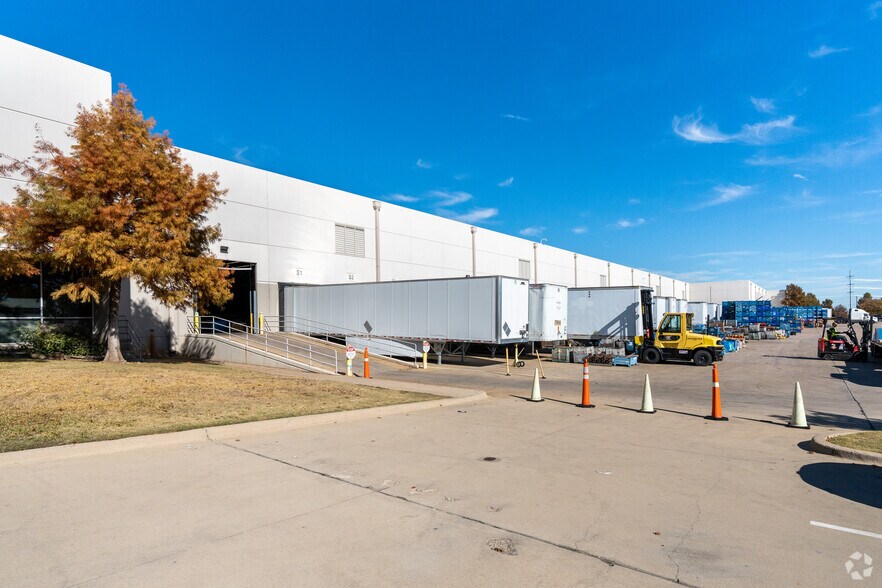 More Photos Of 801-841 Railhead Rd, Fort Worth Distribution For Lease