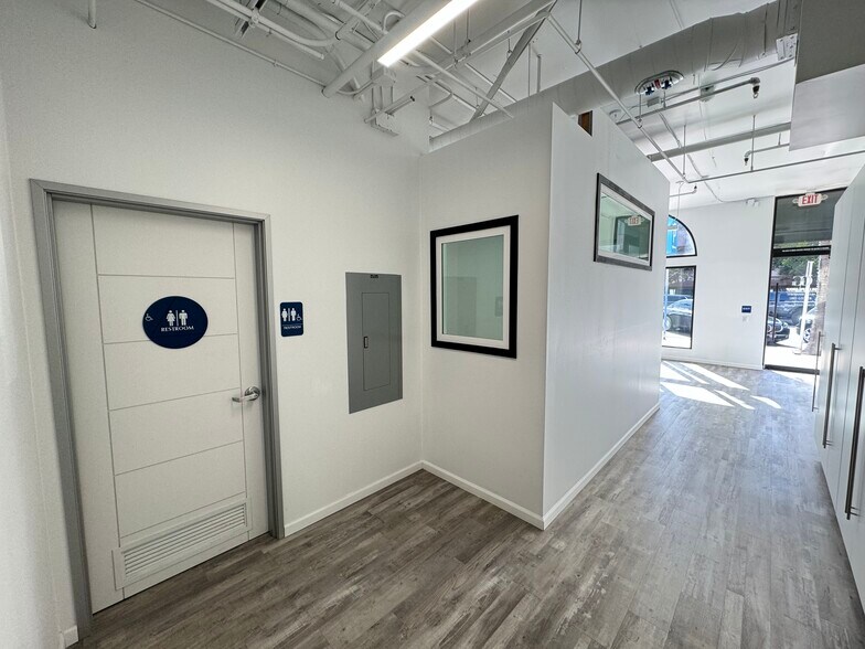 More Photos Of 909 Prospect St, La Jolla General Retail For Lease