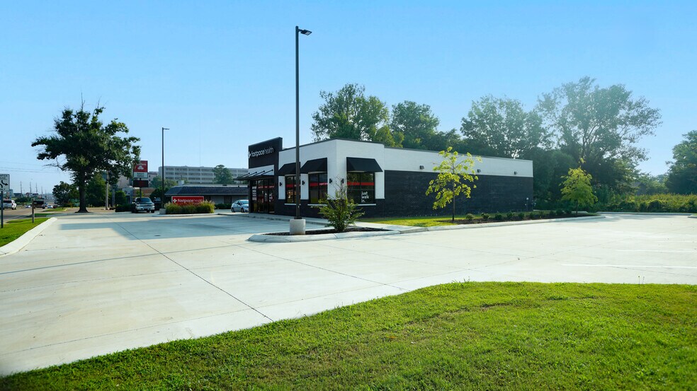 More Photos Of 934 South Gloster St, Tupelo Medical For Sale