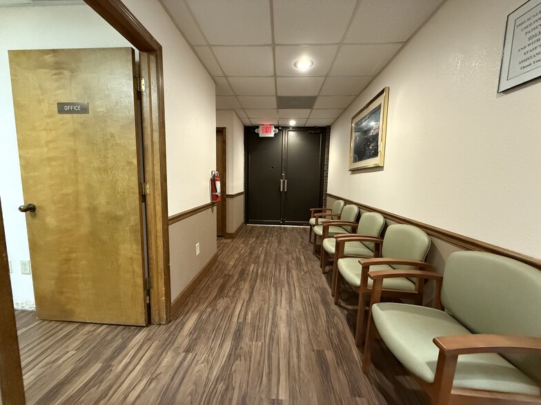 More Photos Of 13904 Lakeshore Blvd, Hudson Office For Sale