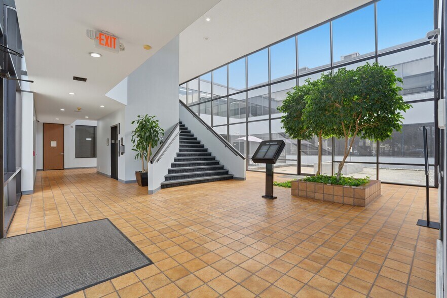 More Photos Of 7011 Harwin Dr, Houston Medical For Lease