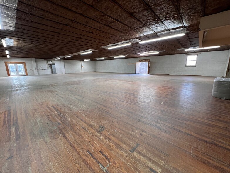 More Photos Of 265 Harrisonville Lake Rd, Pilesgrove Service For Lease