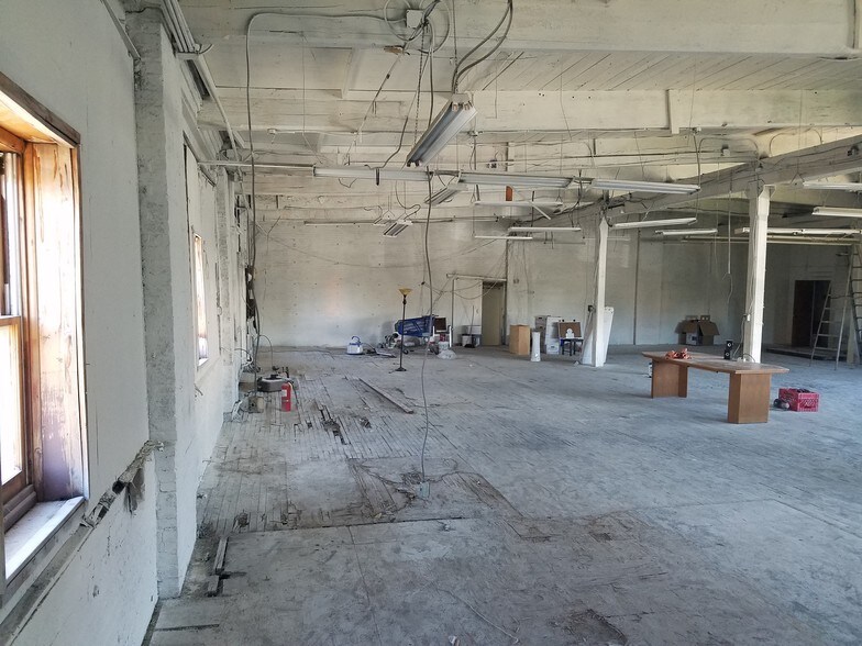 More Photos Of 60 Dickerson St, Newark Light Manufacturing For Lease