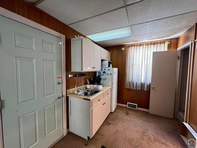 More Photos Of 1101 SW 10th Ave, Topeka Office For Sale